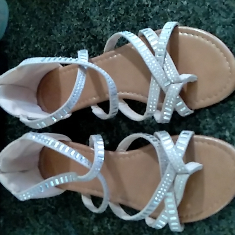Daisy Fuentes tan and jewel sandles size 5.5